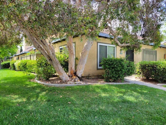 Centrally located 3 bedroom, 2 bathroom home. - Centrally located 3 bedroom, 2 bathroom home.