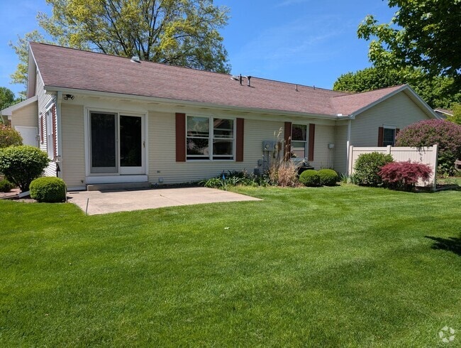 Building Photo - 2 Bedroom Condo - Goshen