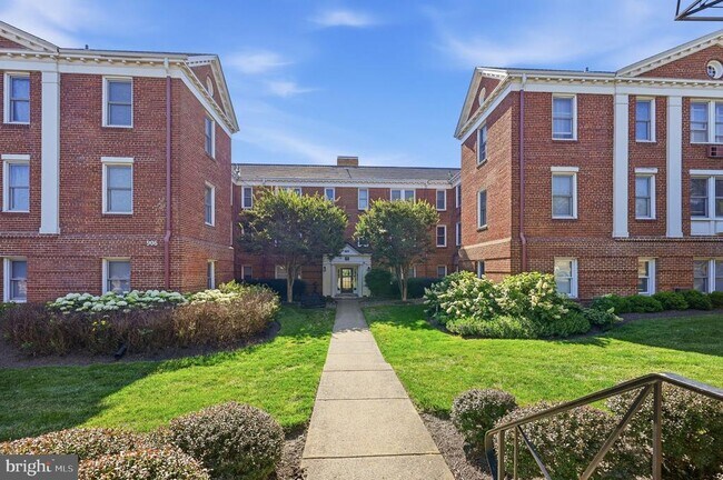 Building Photo - 906 S Washington St Unit 111