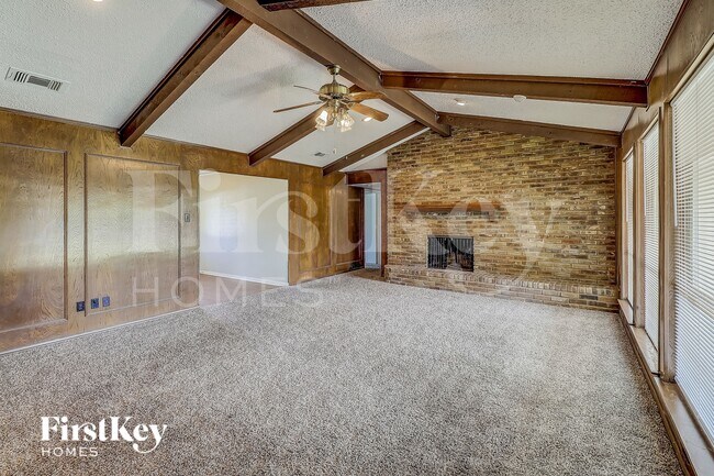 1021 Shadywood Ln