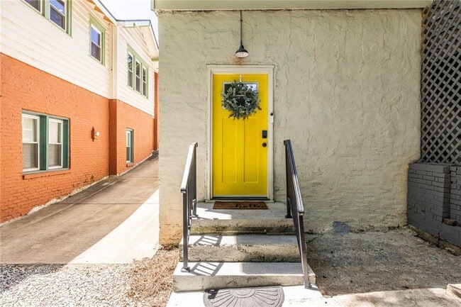 Photo - 716 Ormewood Ave SE Unidad B
