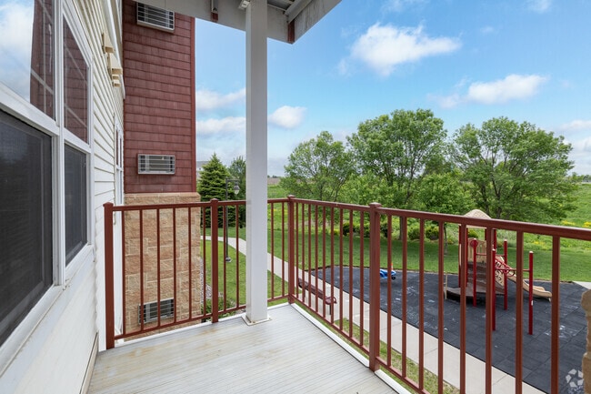 2BR, 1BA - 1,041SF - Balcony
