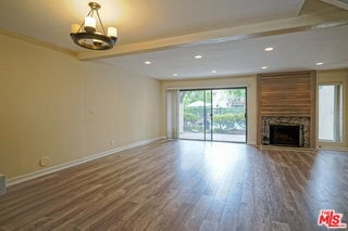 Photo - 5760 Owensmouth Ave