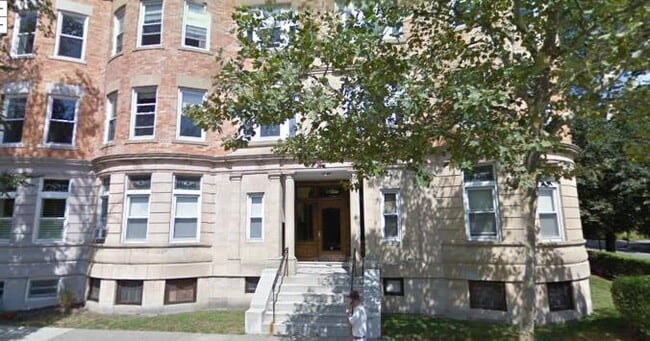 Building Photo - 1583 Beacon St Unit 17