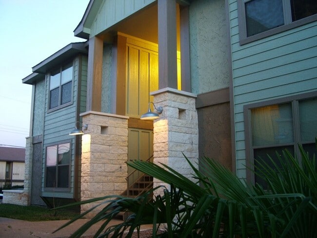 Building Photo - 4402 Boyett St Unit 4402A