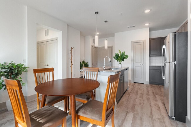 Photo - 12100 1/2 Ferrystone Glen Dr Unidad FL3-ID1240335P