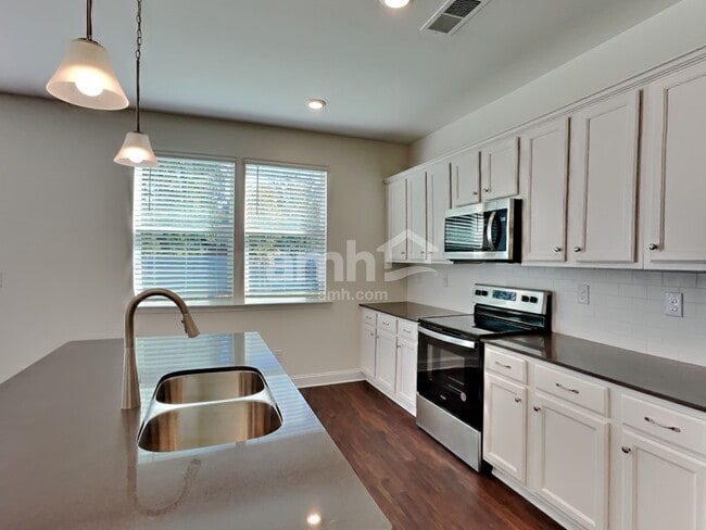 Photo - 564 Rivermist Dr