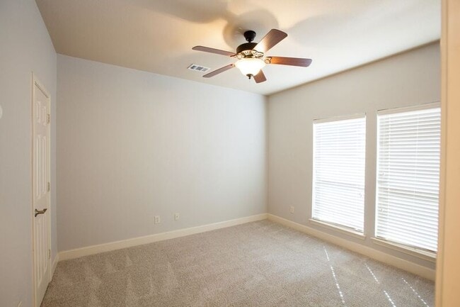 Photo - 5124 Belmont Ave