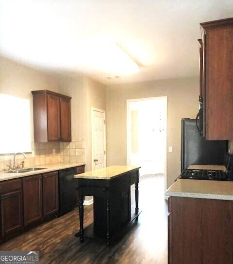 Photo - 77 Lakeshore Pkwy