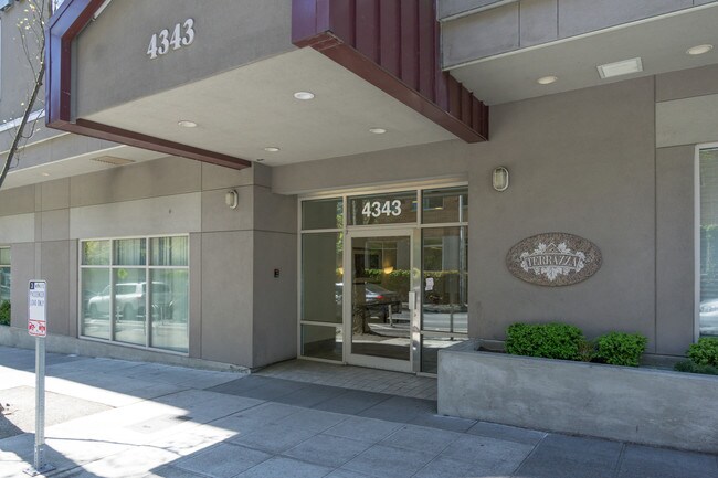 Photo - 4343 Roosevelt Way NE