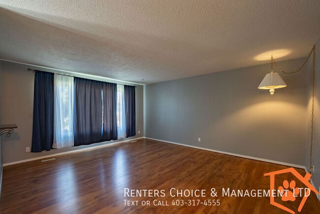Building Photo - 2 Bedroom Main Floor, UTILITIES INCLUDED