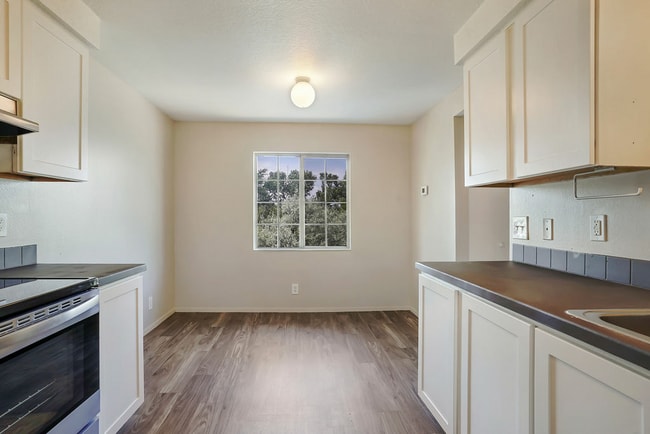 _DSC2043.jpg - Parkway Commons