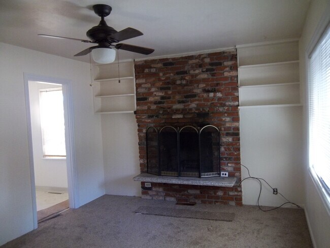 Photo - VIDEOTOUR: Don't Blink, This will be gone! PETS WELCOME