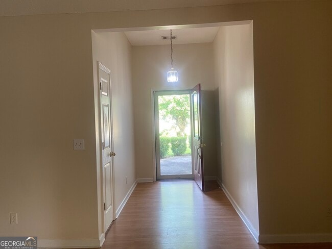 Photo - 105 Luster Ct