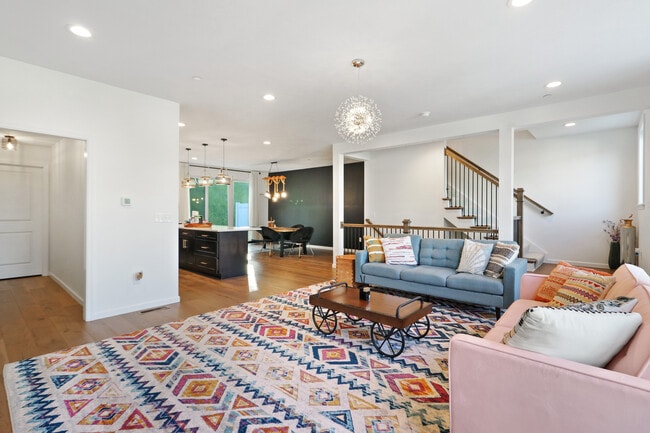 Photo - 414 Walnut Ct