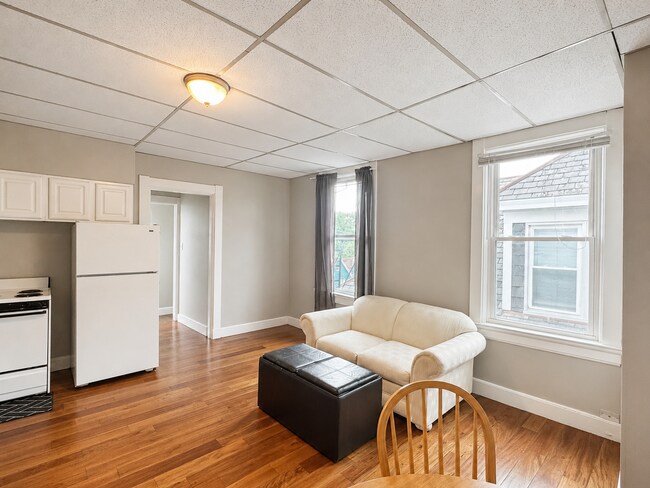 Building Photo - 2325 Stratford Ave Unit 3
