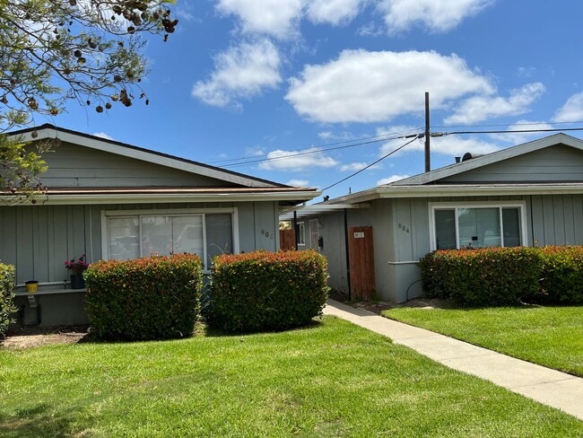Building Photo - 806-806 N Bradley Rd Unit #B Rental