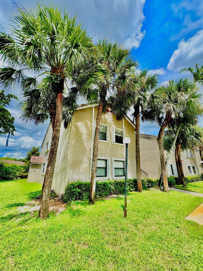 Photo - 9657 Riverside Dr Unidad 5H