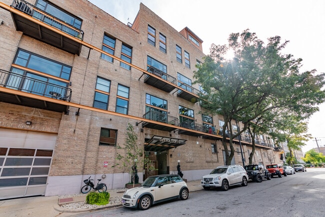 Building Photo - 2545 S Dearborn St Unit 511 Rental