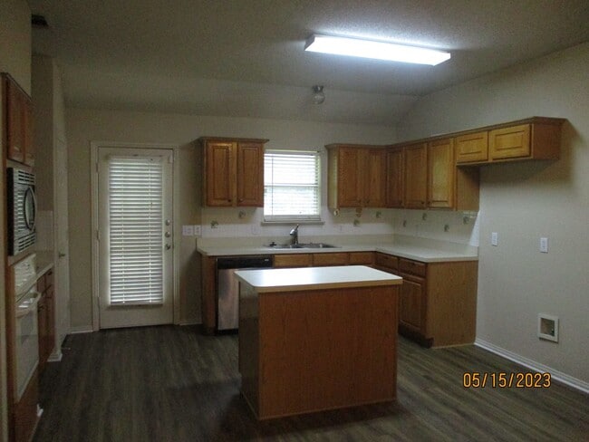 Photo - 5900 Silverpoint Ct