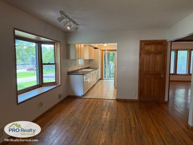 Photo - 2525 Nathan Ln N