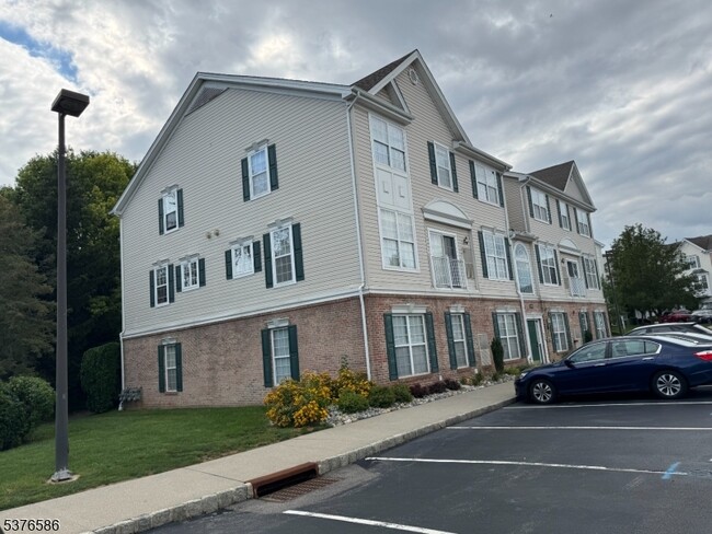 Building Photo - 143 Limerick Ln Rental