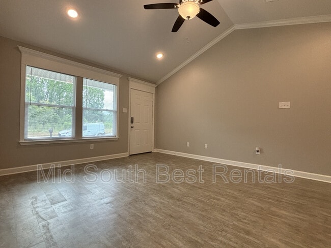 Photo - 105 Redbud Ct