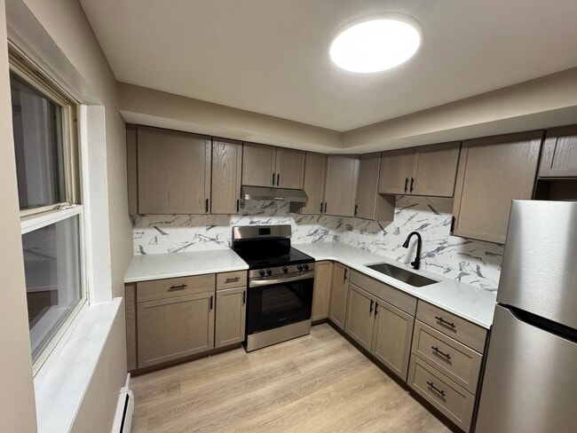 114 Oakland Ave Unit B