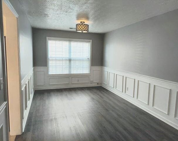 Photo - 512 Newbury Way