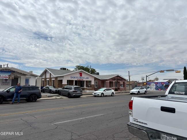 Photo - 3004 Yandell Dr