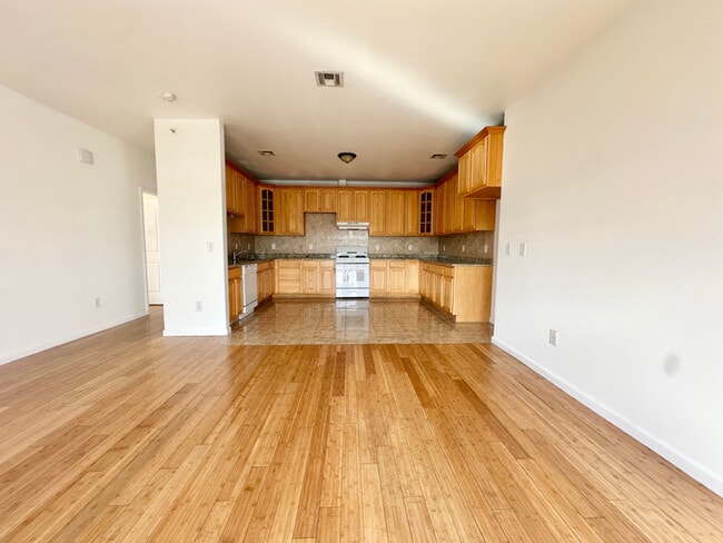 Photo - 41-43-43 Manufacturers Pl Unidad 3