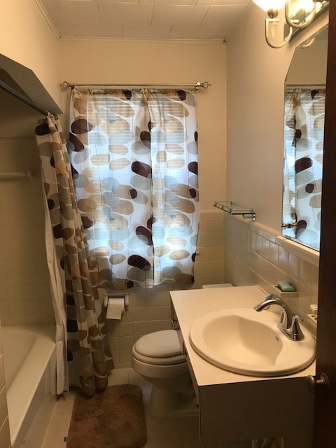 Bath 1 of 2 - 13365 Whitcomb Ave