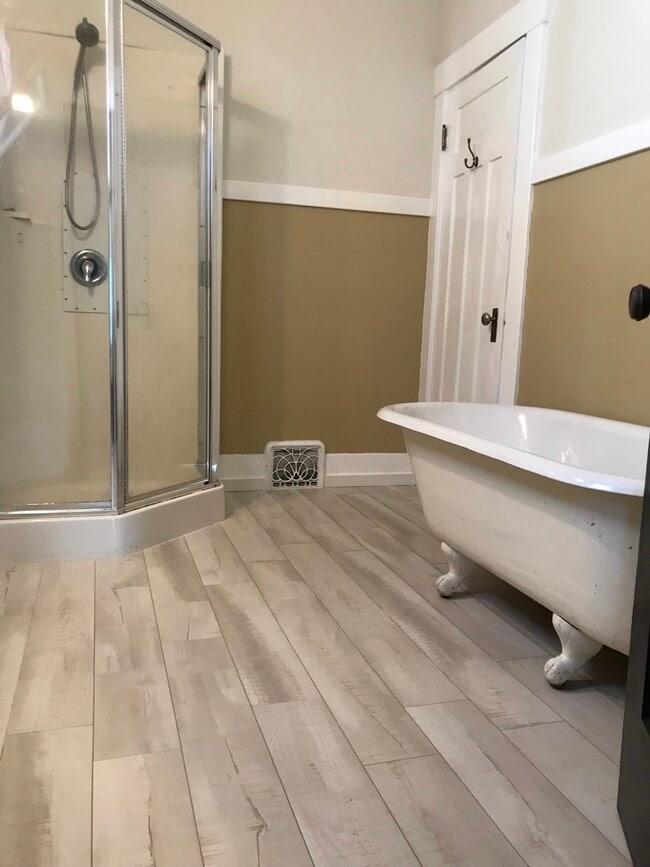 Building Photo - 1018 5th St Rental