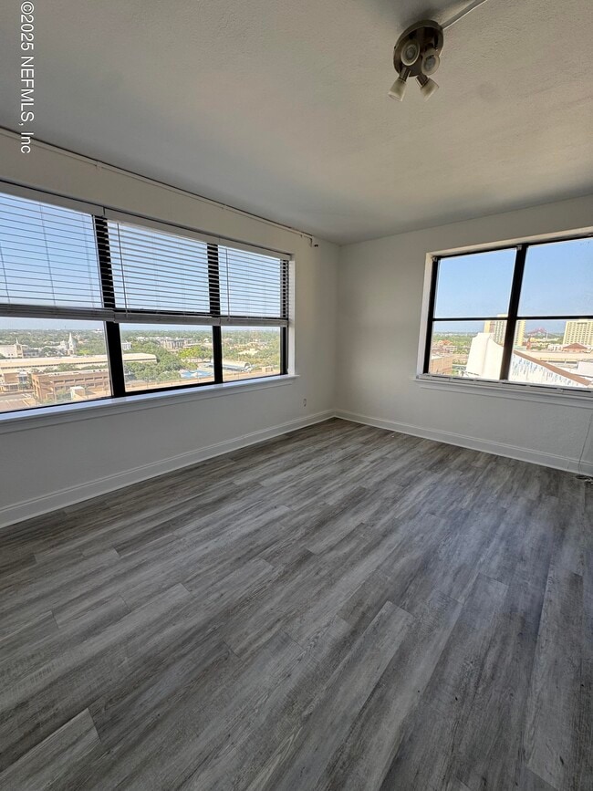Building Photo - 311 E Ashley St Unit 1102 Rental
