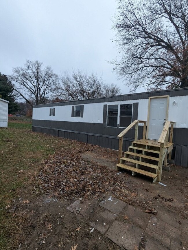 Building Photo - Glendale Mobile Home Park Unit 72
