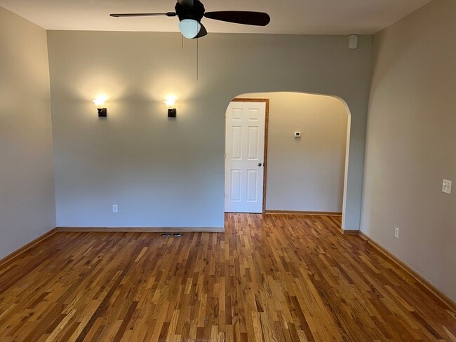 Building Photo - 808 2nd St Unit #1 Rental