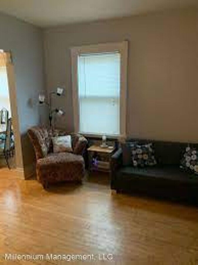 Photo - 808-810 University Ave SE Unit 810