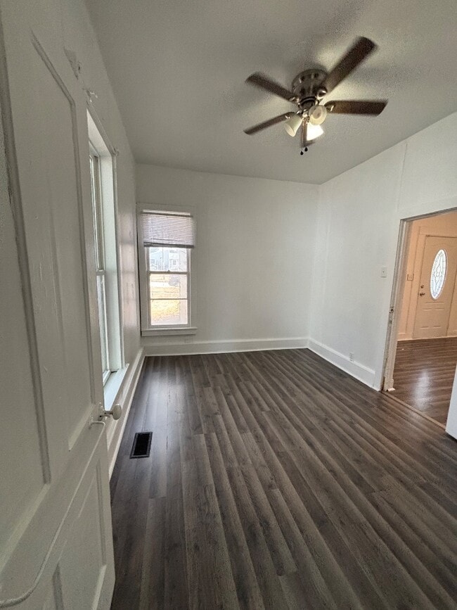 Photo - 514 W 4th St
