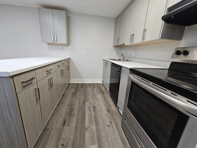 Photo - 9843 Harrison St