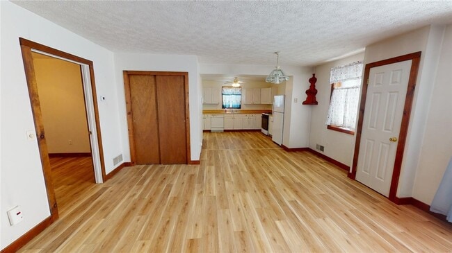 Photo - 357 Lowden Point Rd