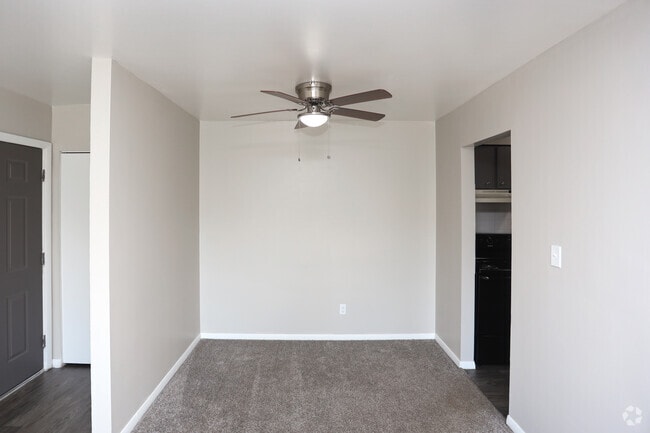 1BR, 1BA - 626 SF