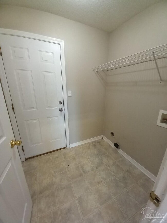 Photo - 537 Batten Blvd