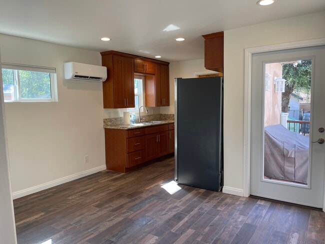 Photo - 1235 S Adams St