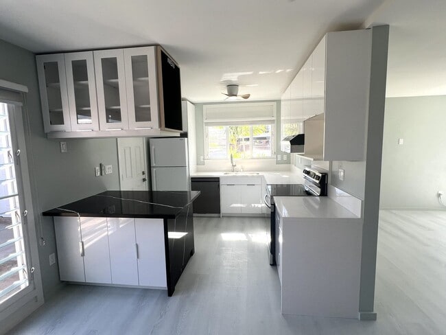 Photo - Koko Isle Circle - 4 bedroom, 3 bath townh...