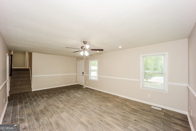 Photo - 185 Hyde Cir