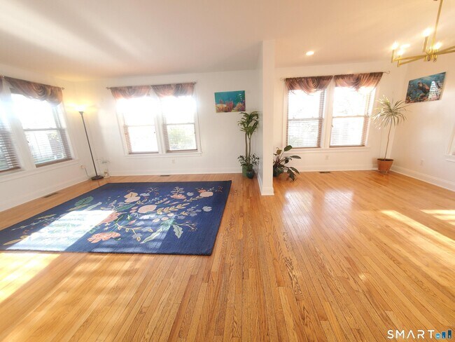 Photo - 1093 Shippan Ave