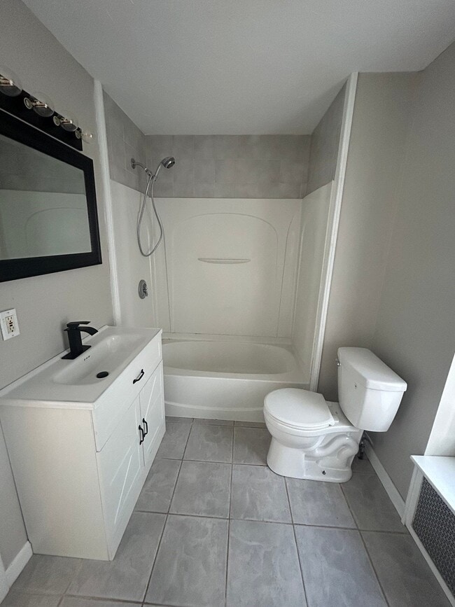 Photo - 162 Green St Unit 2
