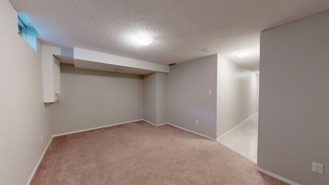 Photo - NEWLY RENOVATED THREE BEDROOM CONDO TOWN Unit 124