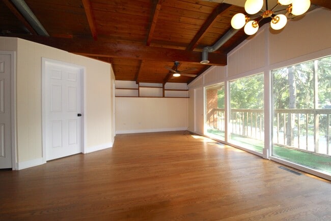 956 Deerfield Rd