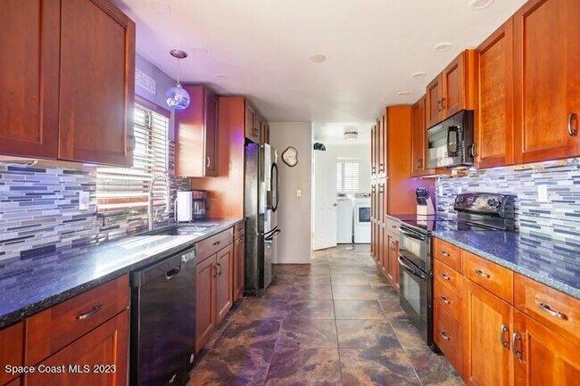 Photo - 325 Pine Tree Dr